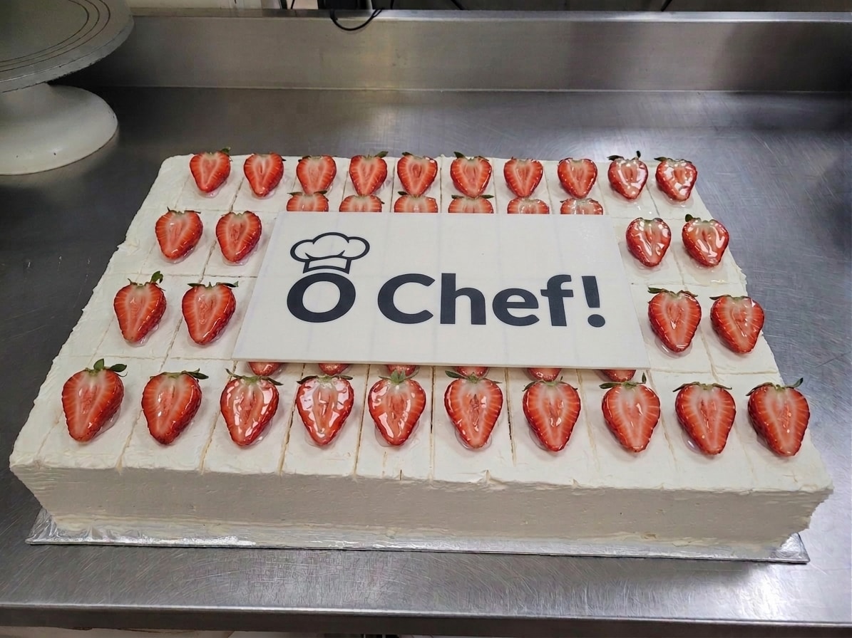 Gâteau de groupe Ochef aux fraises